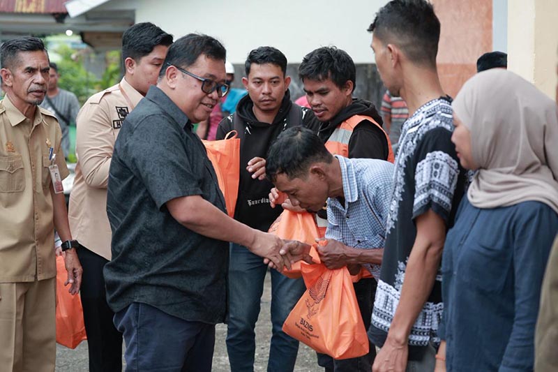 Sebanyak 238 Paket Lebaran Dari BAZNAS Diserahkan Langsung Bupati Takalar Kepada Tenaga Tehnis